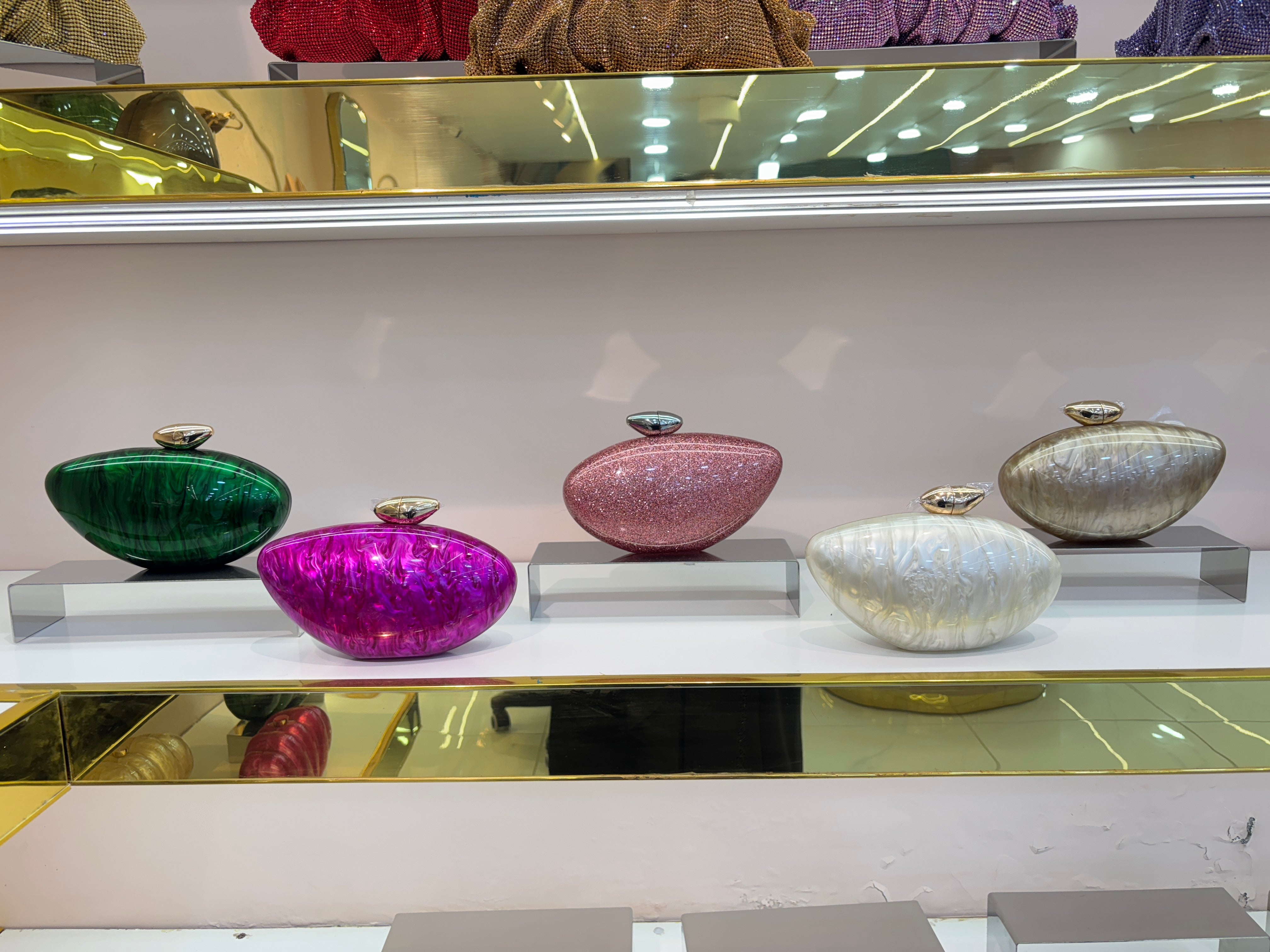 Acrylic clutch 
(SB217)