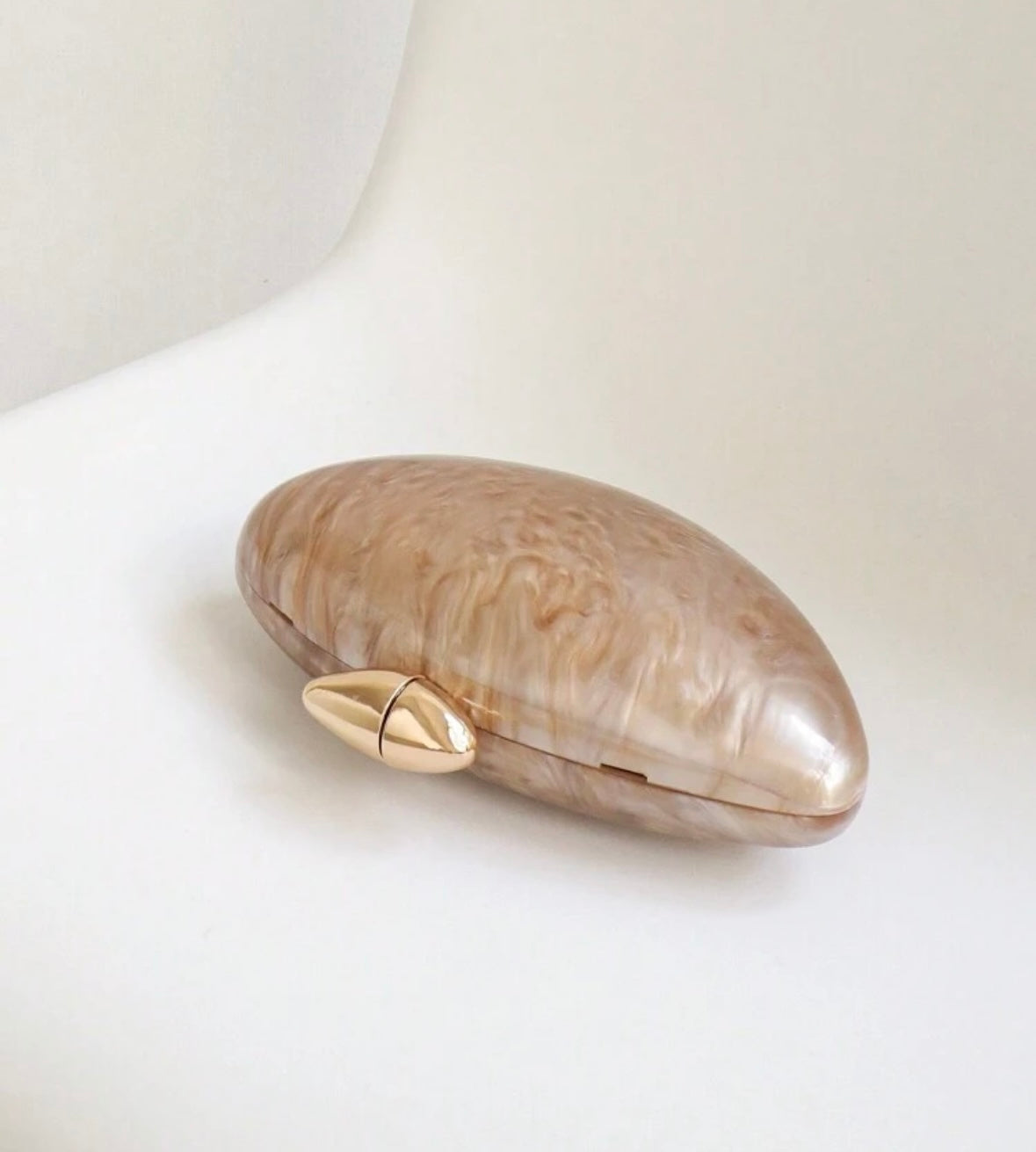 Acrylic clutch 
(SB217)