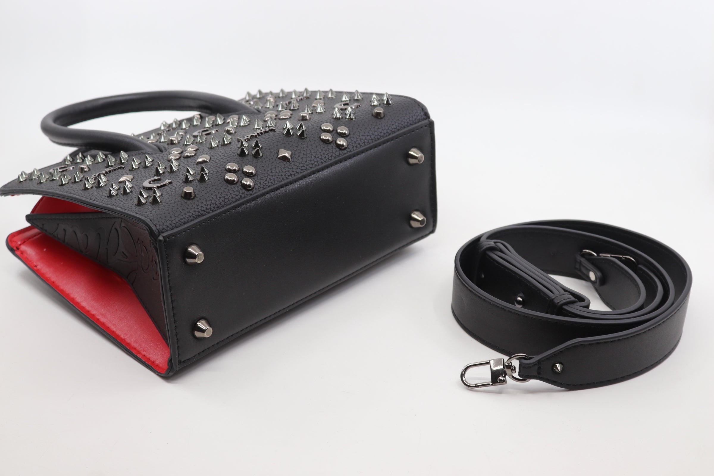 Leather bag embellished with metal studs (SB51)